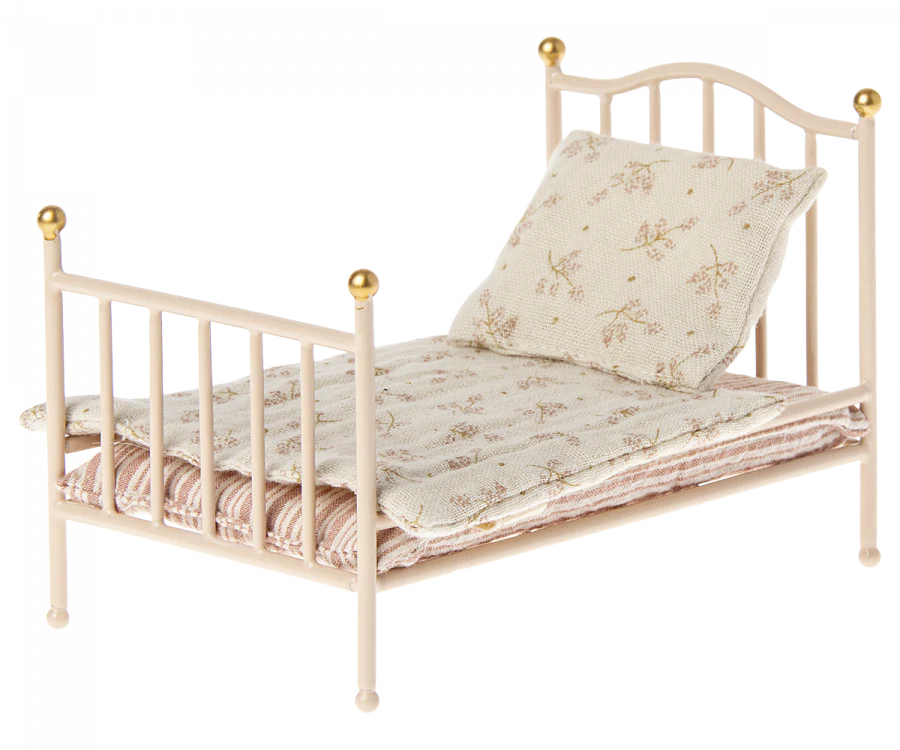 Vintage bed, Mouse-Rose
