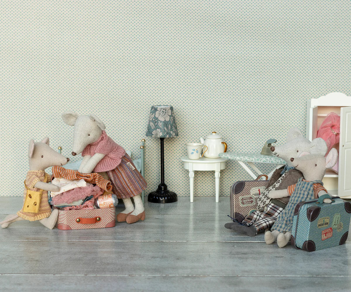 Knitted Dress and bag in Suitcase- Big Sister Mouse