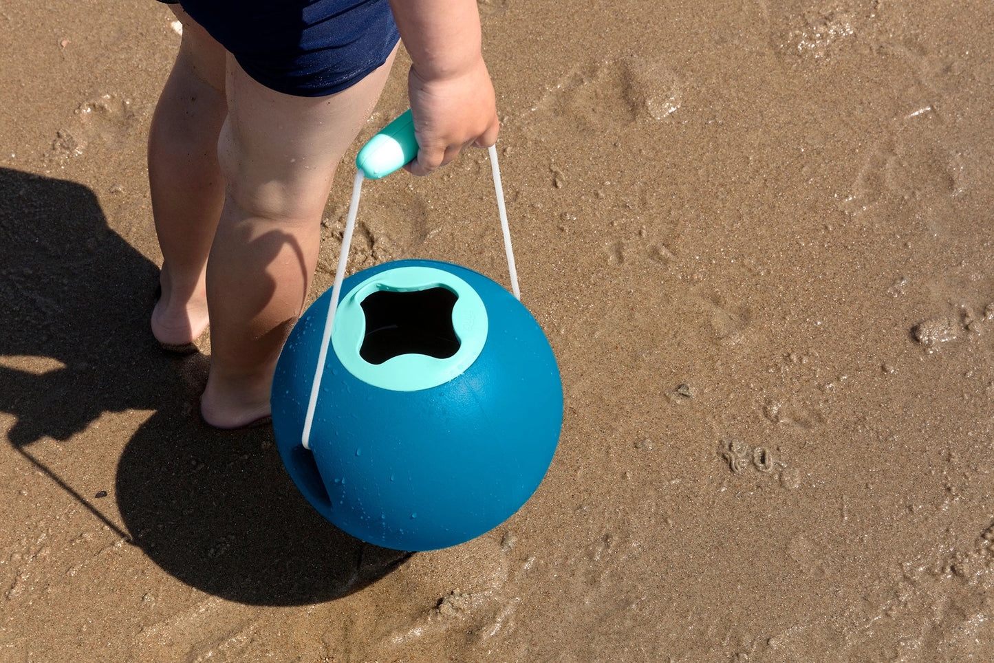 Quut Ballo - Ocean - No Spill Bucket. Beach Sand and Pool Toy