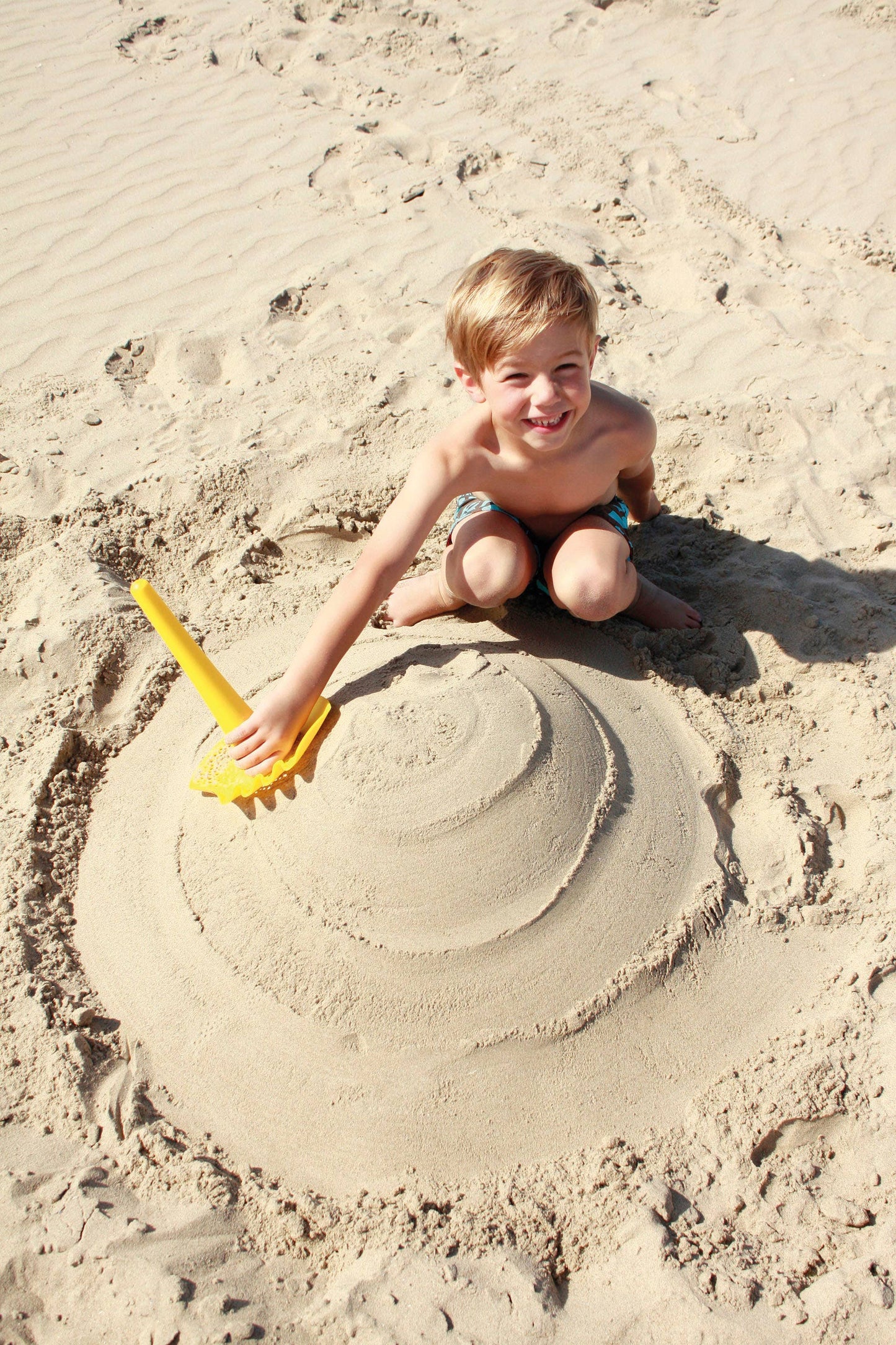 Quut Triplet - Kids Shovel, Rake, Sifter and so much more