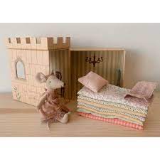 Princess in the Pea, with Big Sister Mouse