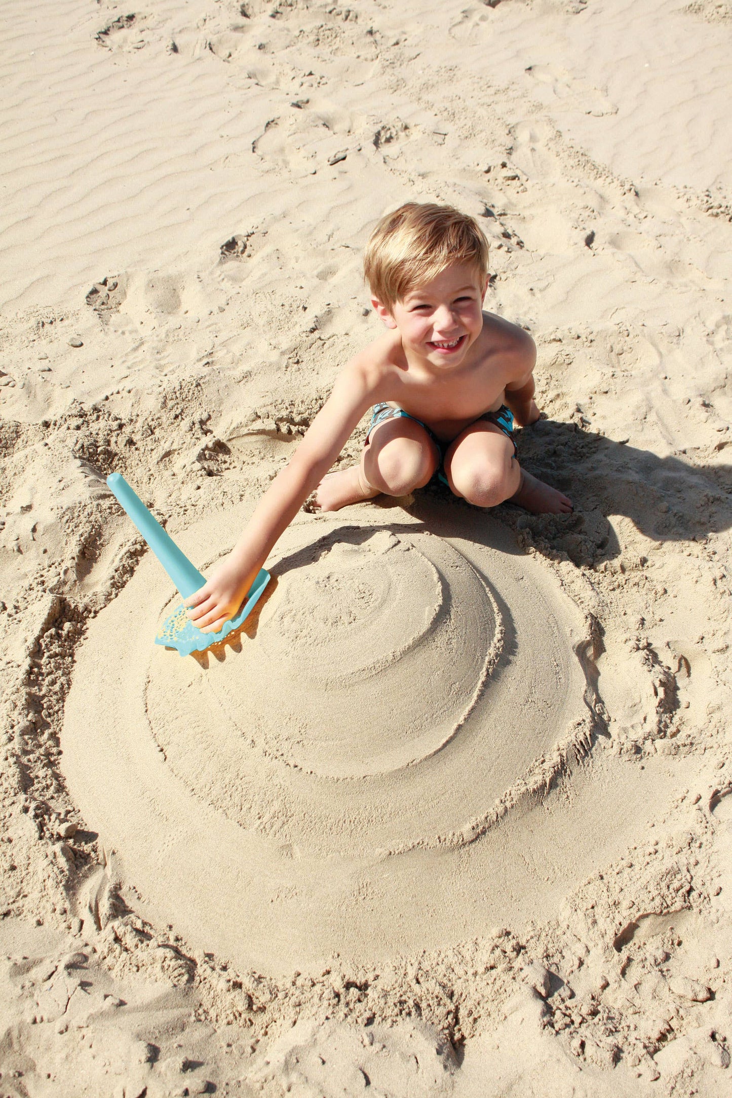 Quut Triplet - Kids Shovel, Rake, Sifter and so much more