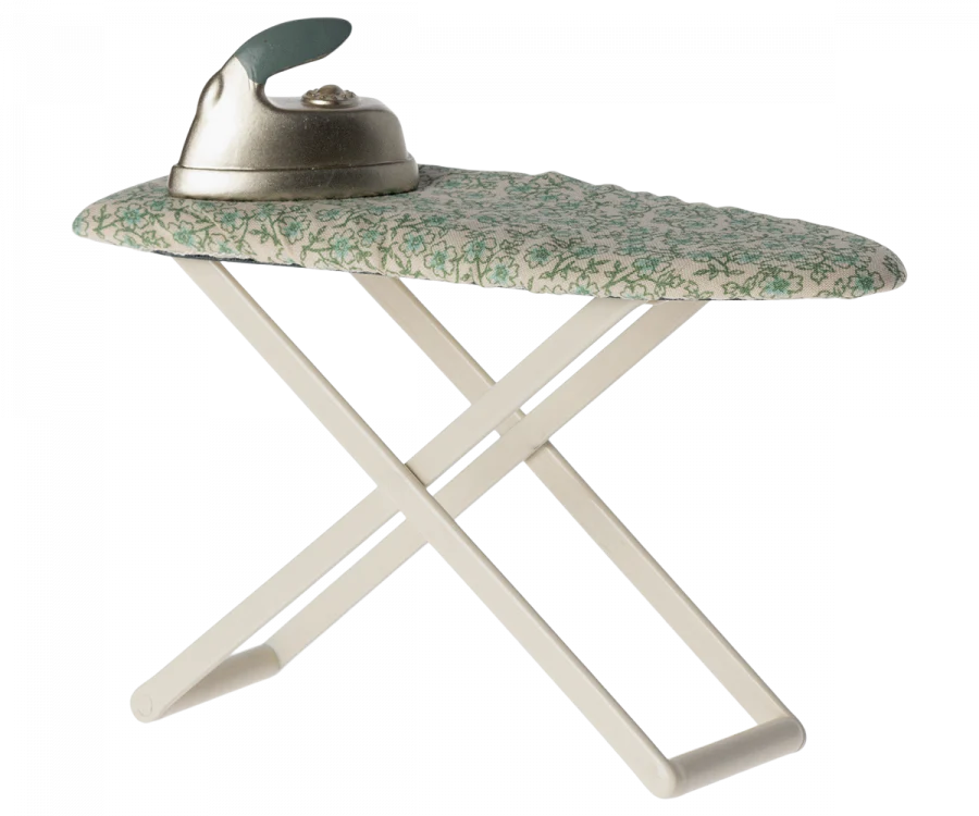 Iron & Ironing Board for Mouse