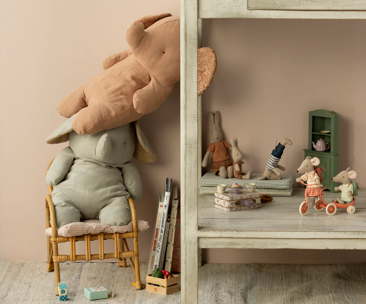 Safari Friends - Medium Elephant - Grey